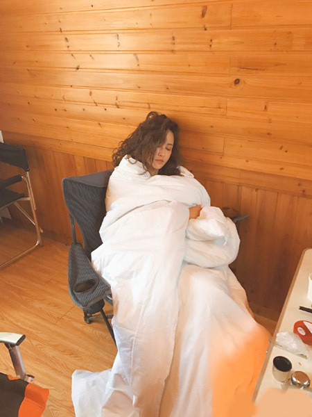 1481619799582215.jpg 6de39d21jw1fap0e9y29pj20ci0go0uk.jpg